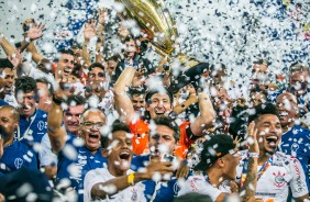 Corinthians levanta o troféus de Campeão Paulista 2019