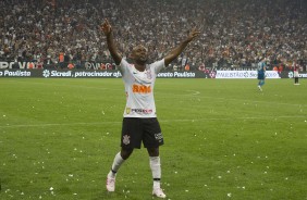 Vagner Love feliz com o título de Campeão Paulista 2019