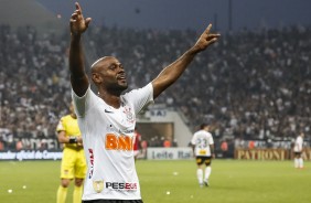 Vagner Love no jogo contra o So Paulo, pela final do Campeonato Paulista 2019