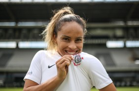 A zagueira da seleção Mônica Hickmann é contratada pelo Corinthians