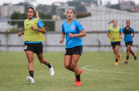 Gabi Nunes e Mônica Hickmann no treino do feminino no CT