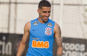 Meia Gabriel no treino de reapresentação do Corinthians após conquista do Campeonato Paulista