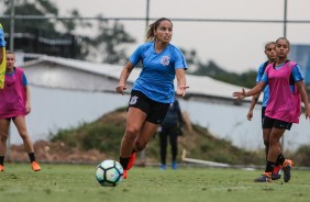 Mnica Hickmann durante o treino de hoje pelo Corinthians Futebol Feminino