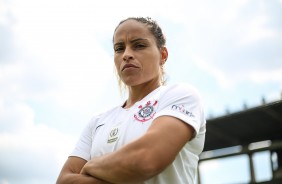 Mônica Hickmann é a nova zagueira do Corinthians
