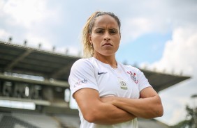 Mônica Hickmann é a nova zagueira do Timão