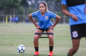 Mônica Hickmann já treina no CT com as meninas do Corinthians Futebol Feminino