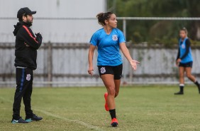 S deu ela! Mnica Hickmann treina com a equipe feminina de futebol do Corinthians