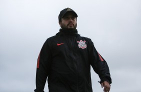Técnico Arthur Elias comanda treino do Corinthians Futebol Feminino no CT