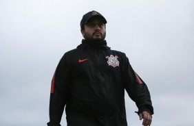 Tcnico Arthur Elias comanda treino do Corinthians Futebol Feminino no CT