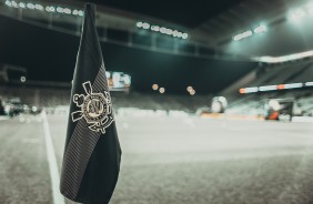 Bandeirinha de escanteio personalidade na Arena Corinthians no duelo contra a Chapecoense