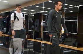 Fagner e Jadson no vestiário da Arena Corinthians antes do jogo contra a Chapecoense