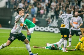 Fagner enlouquece na hora do gol de Mateus Vital, contra a Chapecoense, pela Copa do Brasil