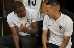 Marllon e Clayson no vestiário da Arena Corinthians antes do jogo contra a Chapecoense