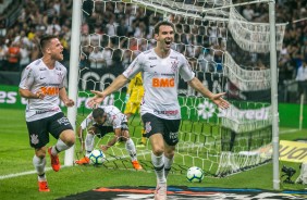 Mauro Boselli comemorando seu gol contra a Chapecoense, pela Copa do Brasil