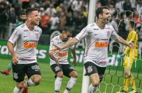 Ramiro e Boselli comemorando o gol do argentino contra a Chapecoense, pela Copa do Brasil