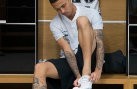 Thiaguinho no vestirio da Arena Corinthians antes do jogo contra a Chapecoense, pela Copa do Brasil