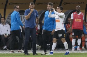 Carille e Fagner no duelo contra a Chapecoense, pela Copa do Brasil, na Arena Corinthians