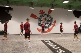 Jogadores no vestiário da Arena Corinthians antes do jogo contra a Chapecoense, pela Copa do Brasil