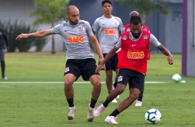 Régis e Marquinhos no treino do Corinthians antes do jogo contra a Chapecoense