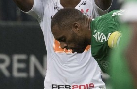 Vagner Love lamenta chance perdida durante jogo contra a Chapecoense, pela Copa do Brasil