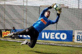 Caíque França no treino desta sexta-feira no CT Joaquim Grava