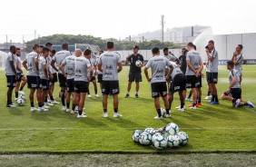 Elenco corinthiano reunido no treino desta tarde no CT Joaquim Grava