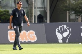Fábio Carille comandou o treino desta sexta-feira no CT Joaquim Grava
