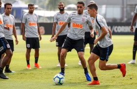 Gabriel, Vital e companheiros treinam no CT Joaquim Grava