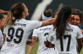 Jogadoras comemoram muito o Ingryd contra o São José, pelo Brasileirão Feminino