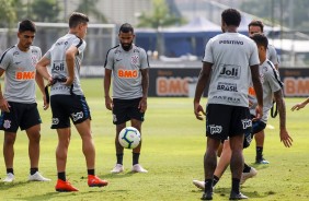 Marquinhos e companheiros no treino de hoje no CT Joaquim Grava