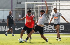 Oya e Bruno Méndez no treino desta sexta-feira no CT Joaquim Grava