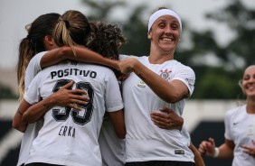 Pardal comemora o gol de Ingryd contra o São José, pelo Brasileirão Feminino