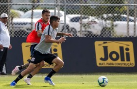 Thiaguinho e Araos no treino desta sexta-feira no CT Joaquim Grava