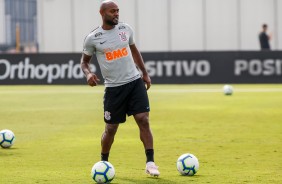 Vagner Love no treino desta sexta-feira no CT Joaquim Grava