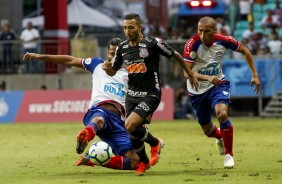 Clayson em jogada diante o Bahia, pelo Campeonato Brasileiro 2019