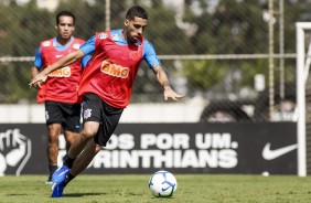 Gabriel e Jadson durante treino deste sbado no CT Joaquim Grava