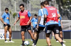 Jadson durante treino deste sábado no CT Joaquim Grava