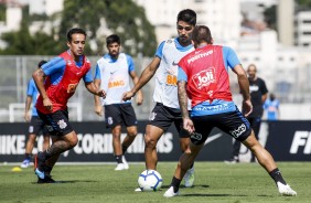 Jadson e Oya durante treino deste sbado no CT Joaquim Grava