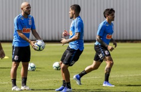 Rgis, Gabriel e Fagner durante treino deste sbado no CT Joaquim Grava