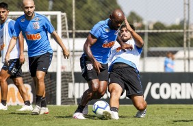 Rgis, Love e Bruno Mndez durante treino deste sbado no CT Joaquim Grava