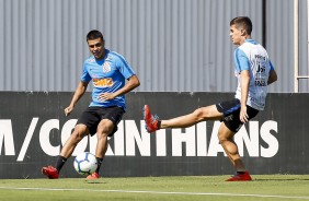 Roni e Vital durante treino deste sbado no CT Joaquim Grava