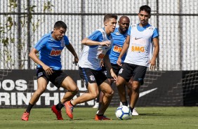 Roni, Vital, Love e Oya durante treino deste sbado no CT Joaquim Grava