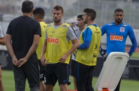 Carille orienta elenco no primeiro treino aps derrota para o Bahia, pelo Brasileiro