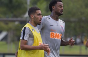 Meias Gabriel e Renê Júnior treinam no CT Joaquim Grava