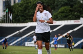 Victória comemora seu gol contra o São José, pelo Paulistão Feminino