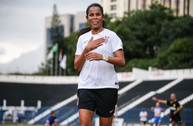 Victória comemora seu gol contra o São José, pelo Paulista Feminino