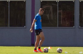 Avelar durante o ltimo treino do Corinthians antes de enfrentar a Chapecoense