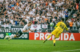 Carlos Augusto marcou o gol do Corinthians contra a Chapecoense, pelo Brasileiro