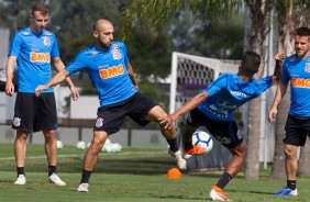 Carlos, Régis e Ramiro durante o último treino do Corinthians antes de enfrentar a Chapecoense