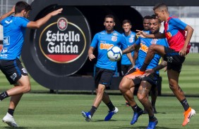 Gabriel e companheiros durante o último treino do Corinthians antes de enfrentar a Chapecoense